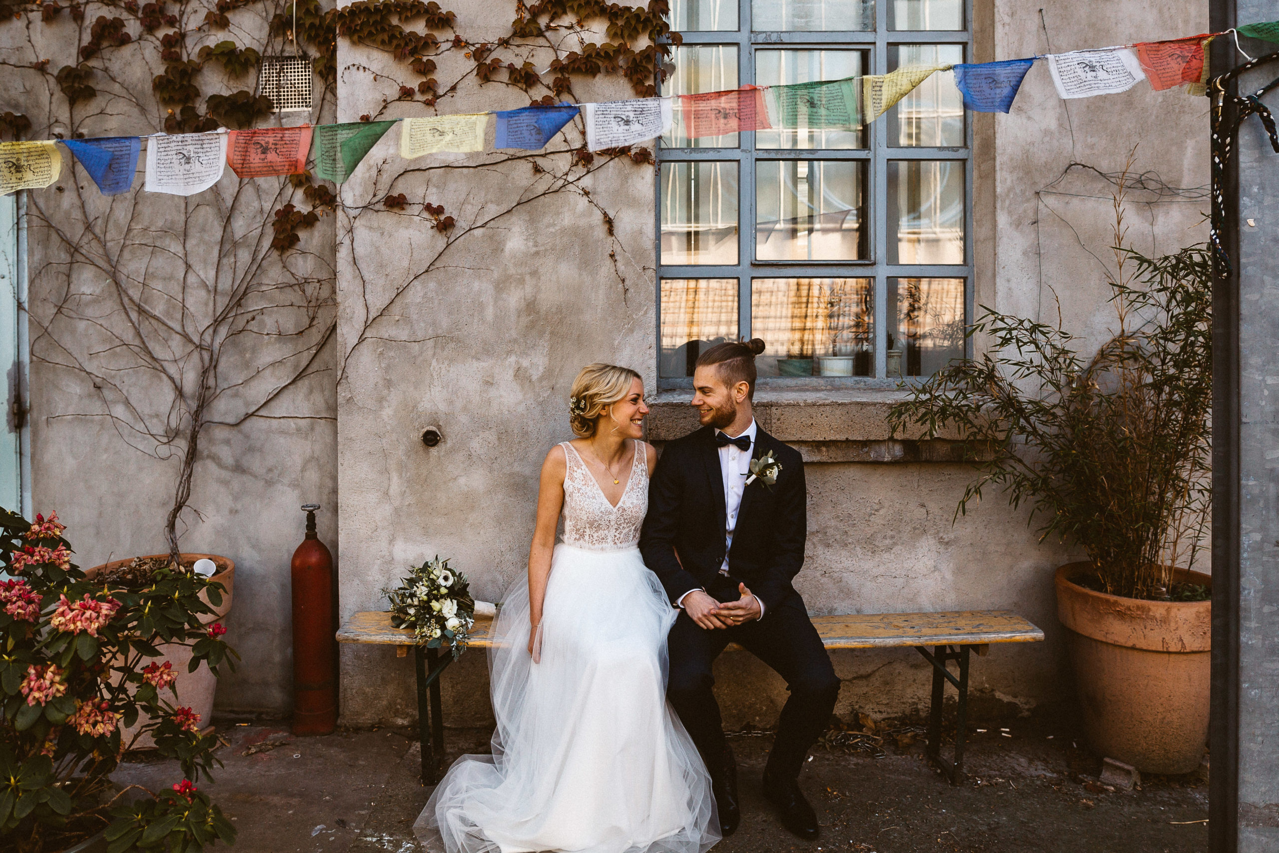 Als Hochzeitsfotograf bei einer Urbanen Hochzeit in Köln. Hochzeitslocation Studio Lichtstraße Köln-Ehrenfeld.