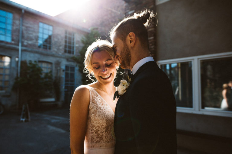 Urbane Hochzeit im Studio Lichtstraße Köln. Dort waren wir als Hochzeitsfotograf Köln auf einer Hochzeit.