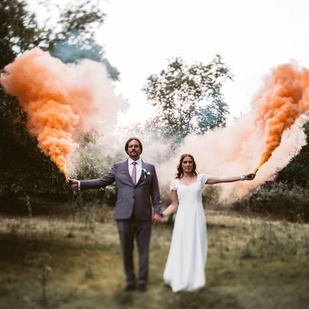 Beachwedding Ruhrgebiet. Rauchbomben bei einer Hochzeit