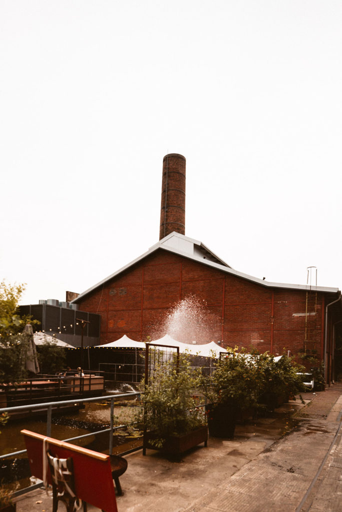 Als Hochzeitsfotograf Düsseldorf in der Seifenfabrik Düsseldorf.